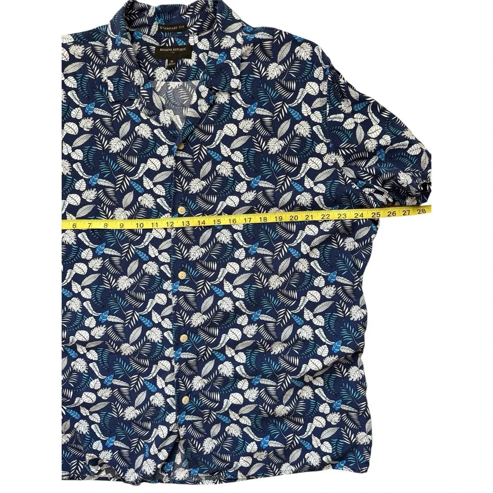 Banana Republic Mens XL Button Shirt Short‎ Sleeve Floral Blue Tropical Hawaiian